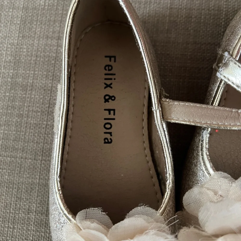 Flora Felix & Glitter Gold Girls' Mary Jane Dress Shoes with Flower